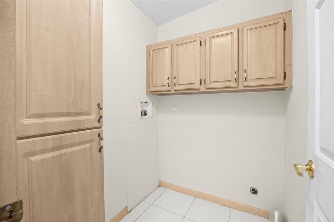 For Sale: $115,000 (2 beds, 2 baths, 1727 Square Feet)