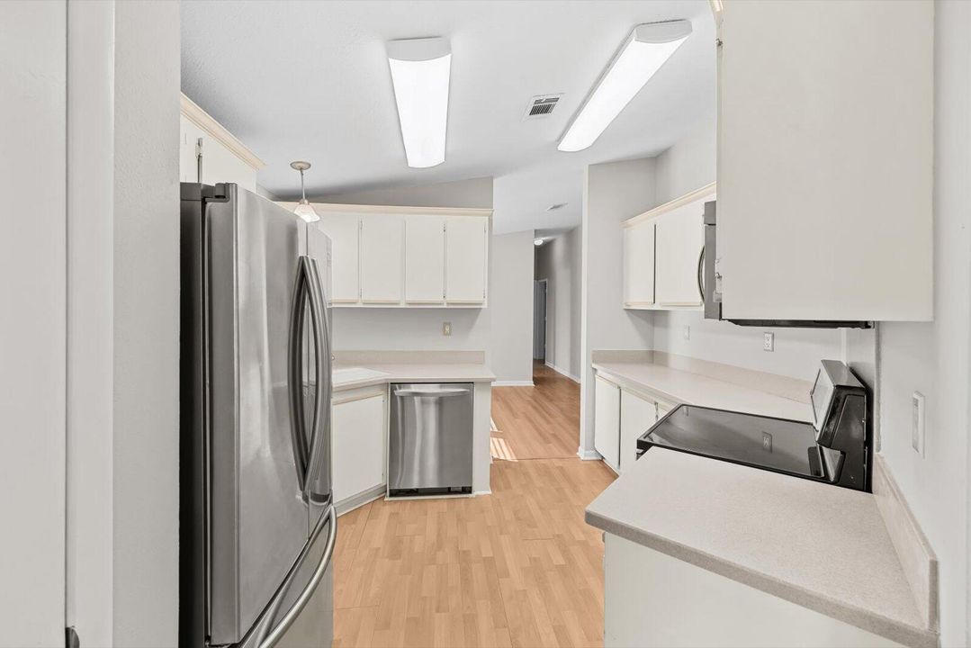 For Sale: $95,000 (2 beds, 2 baths, 1355 Square Feet)