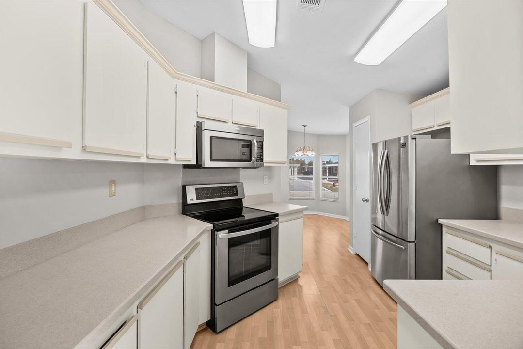 For Sale: $95,000 (2 beds, 2 baths, 1355 Square Feet)