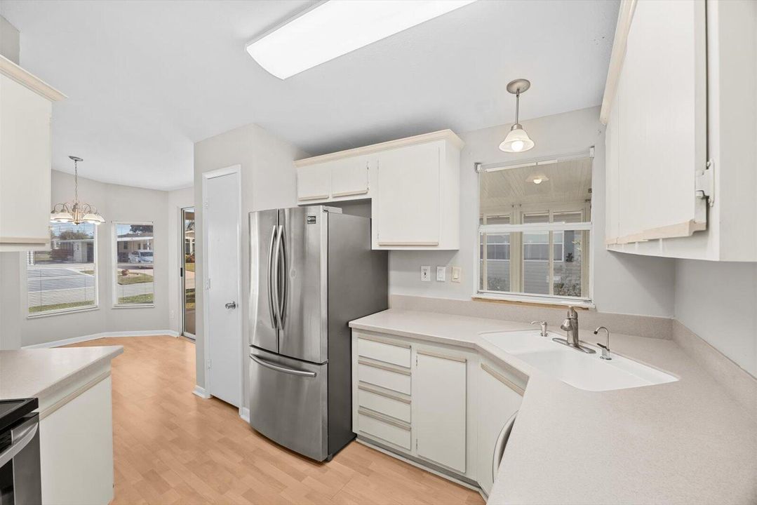 For Sale: $95,000 (2 beds, 2 baths, 1355 Square Feet)