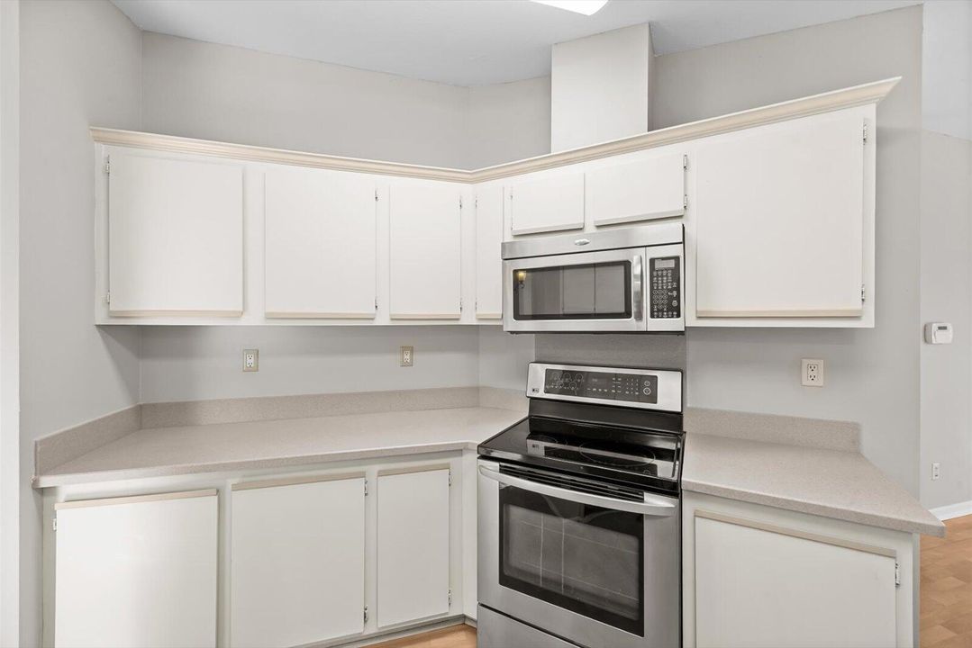 For Sale: $95,000 (2 beds, 2 baths, 1355 Square Feet)