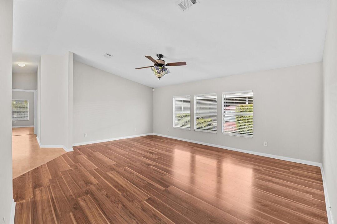 For Sale: $95,000 (2 beds, 2 baths, 1355 Square Feet)