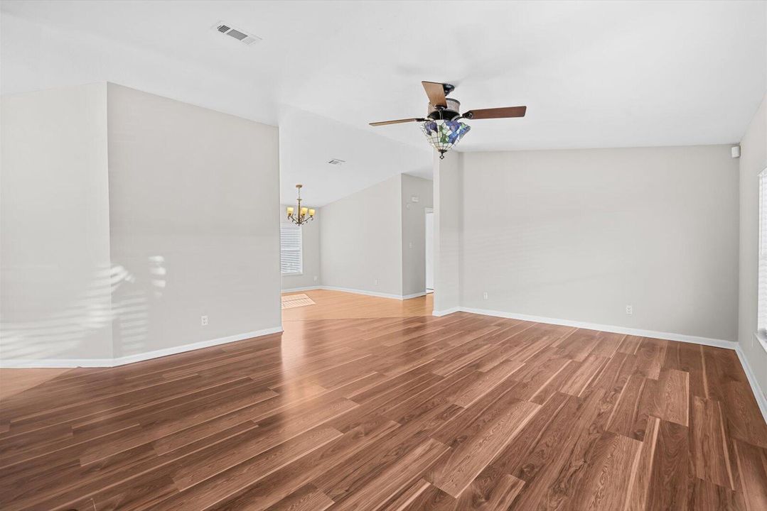 For Sale: $95,000 (2 beds, 2 baths, 1355 Square Feet)