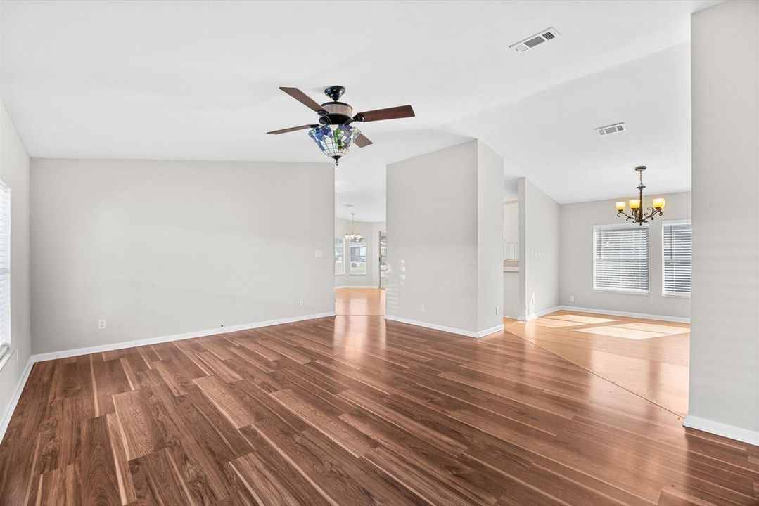 For Sale: $95,000 (2 beds, 2 baths, 1355 Square Feet)