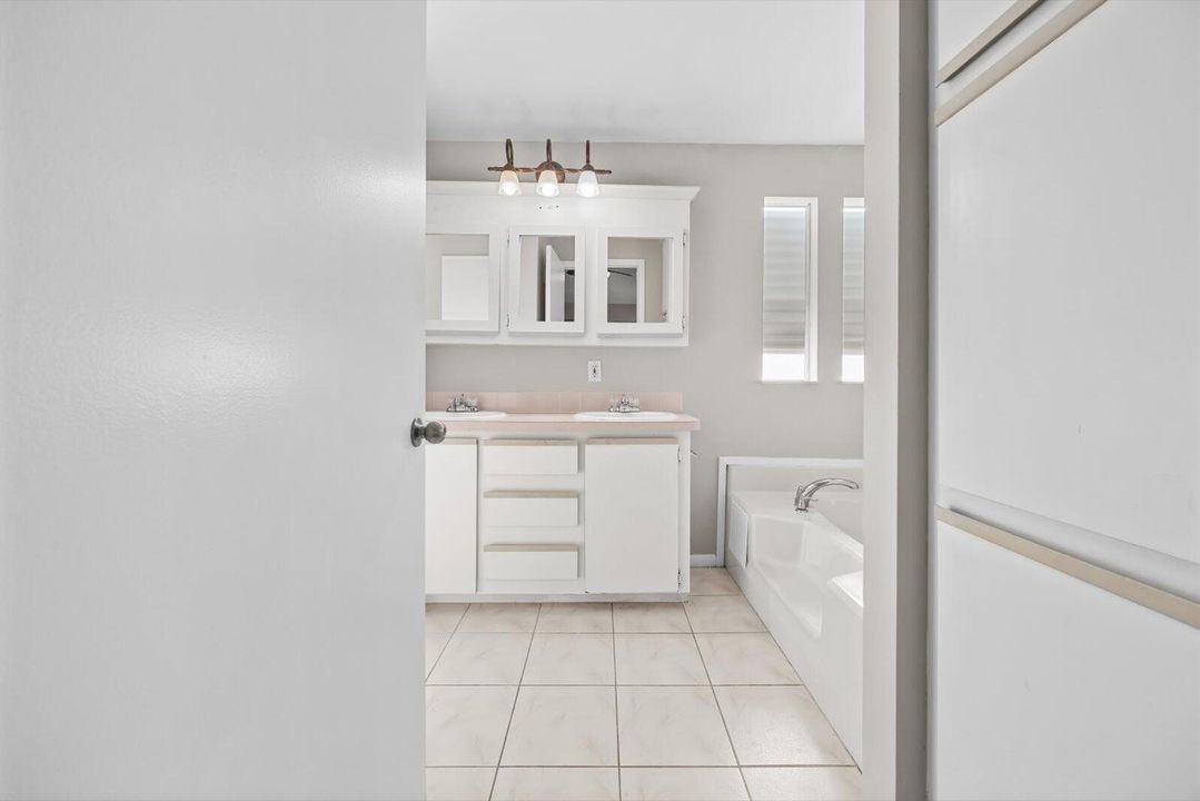 For Sale: $95,000 (2 beds, 2 baths, 1355 Square Feet)