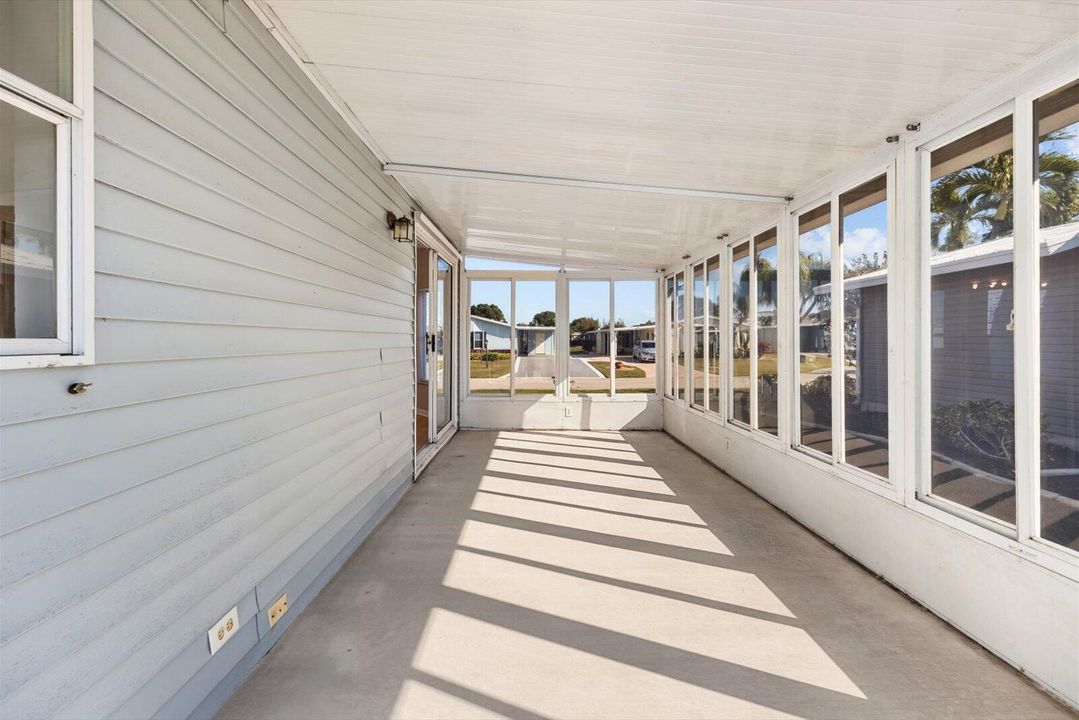 For Sale: $95,000 (2 beds, 2 baths, 1355 Square Feet)