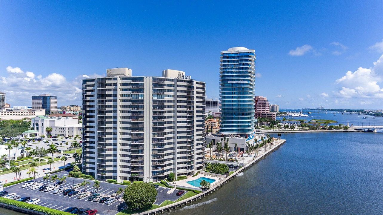 For Sale: $950,000 (2 beds, 2 baths, 1247 Square Feet)