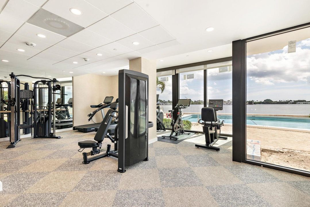 For Sale: $950,000 (2 beds, 2 baths, 1247 Square Feet)