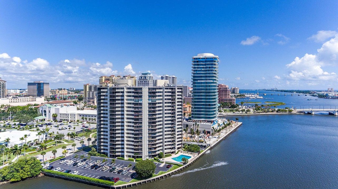 For Sale: $950,000 (2 beds, 2 baths, 1247 Square Feet)