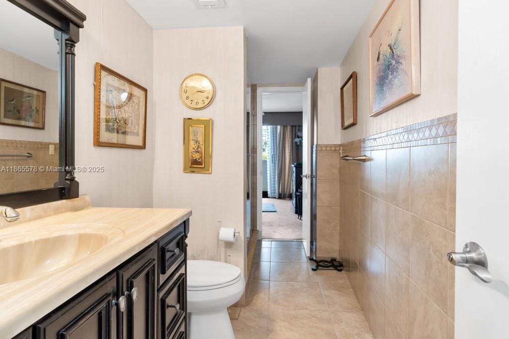 For Sale: $950,000 (2 beds, 2 baths, 1247 Square Feet)