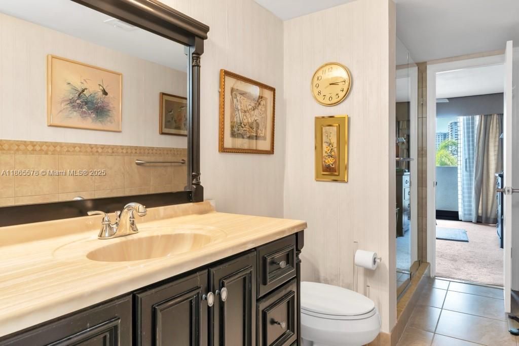 For Sale: $950,000 (2 beds, 2 baths, 1247 Square Feet)