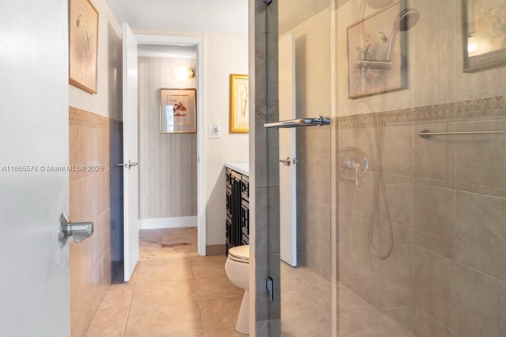 For Sale: $950,000 (2 beds, 2 baths, 1247 Square Feet)