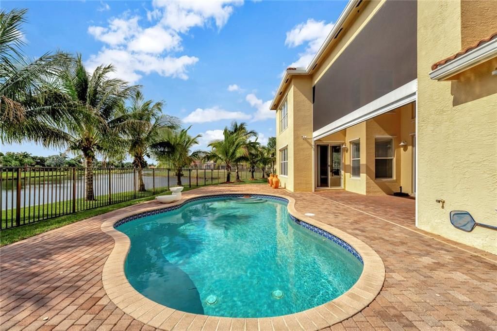 En Venta: $769,900 (5 camas, 4 baños, 3493 Pies cuadrados)