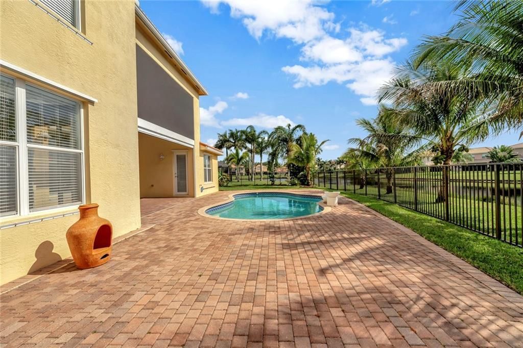 En Venta: $769,900 (5 camas, 4 baños, 3493 Pies cuadrados)