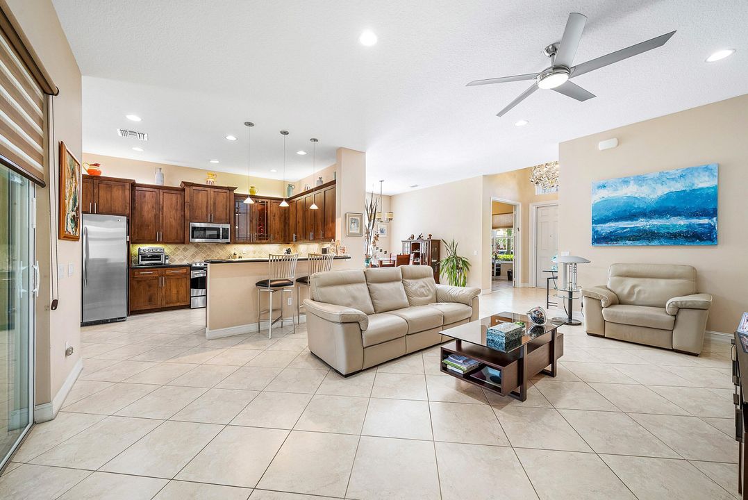 待售: $550,000 (3 贝兹, 2 浴室, 1782 平方英尺)