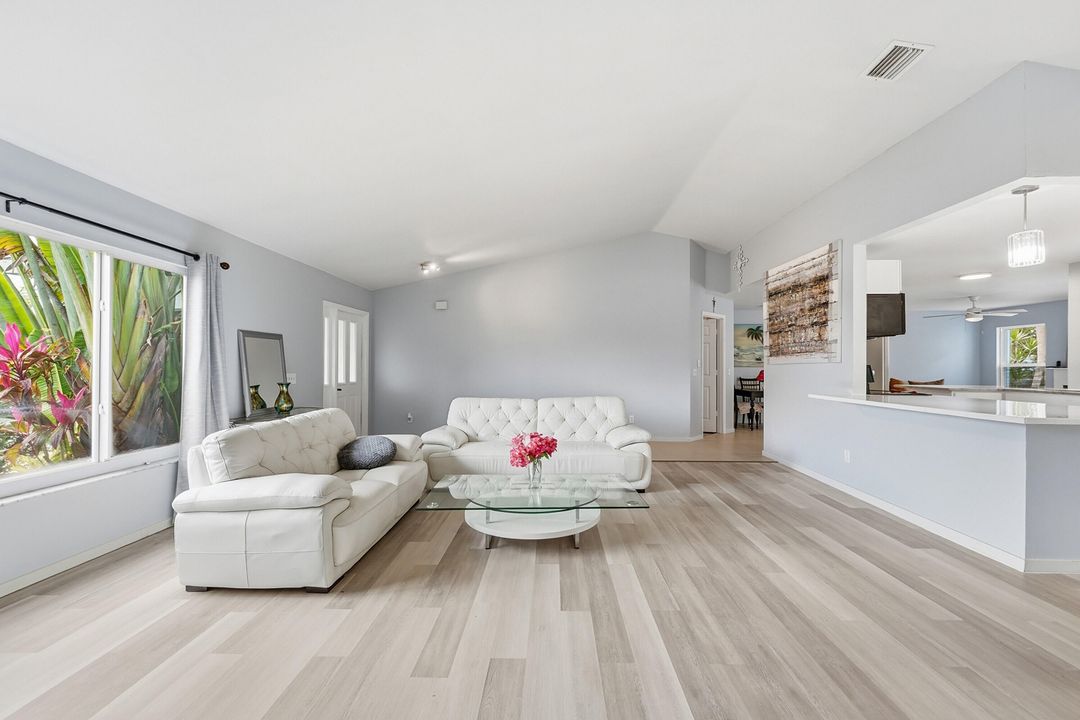 На продажу: $599,000 (3 спален, 2 ванн, 1809 Квадратных фут)