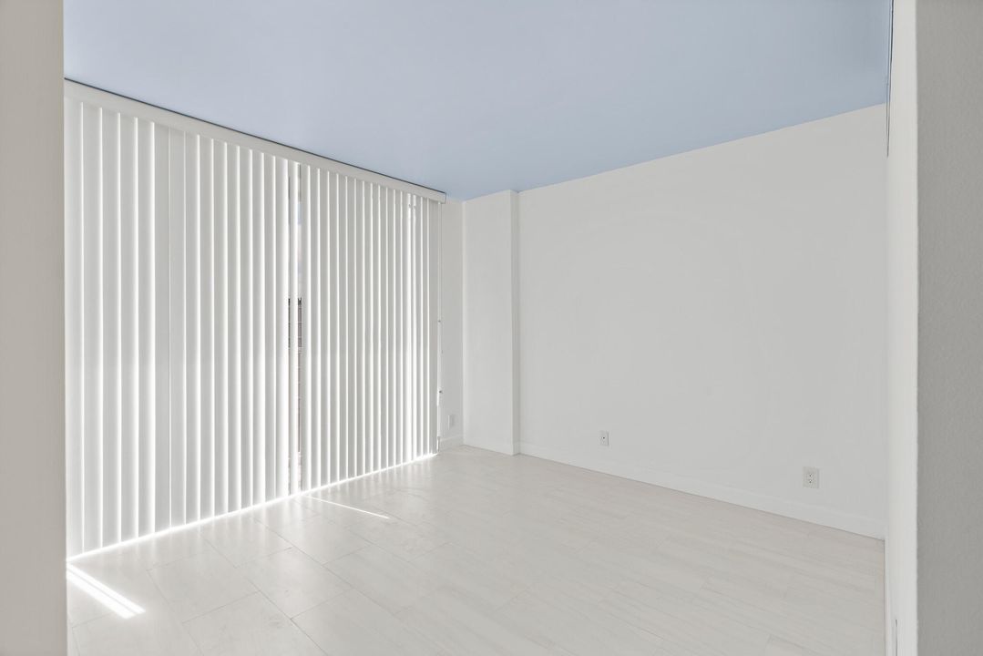 For Sale: $450,000 (1 beds, 1 baths, 1013 Square Feet)