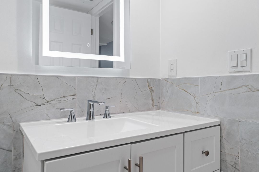 For Sale: $450,000 (1 beds, 1 baths, 1013 Square Feet)