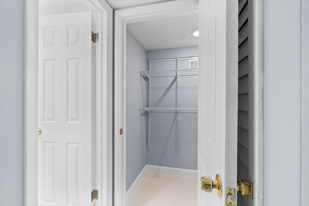 For Sale: $450,000 (1 beds, 1 baths, 1013 Square Feet)