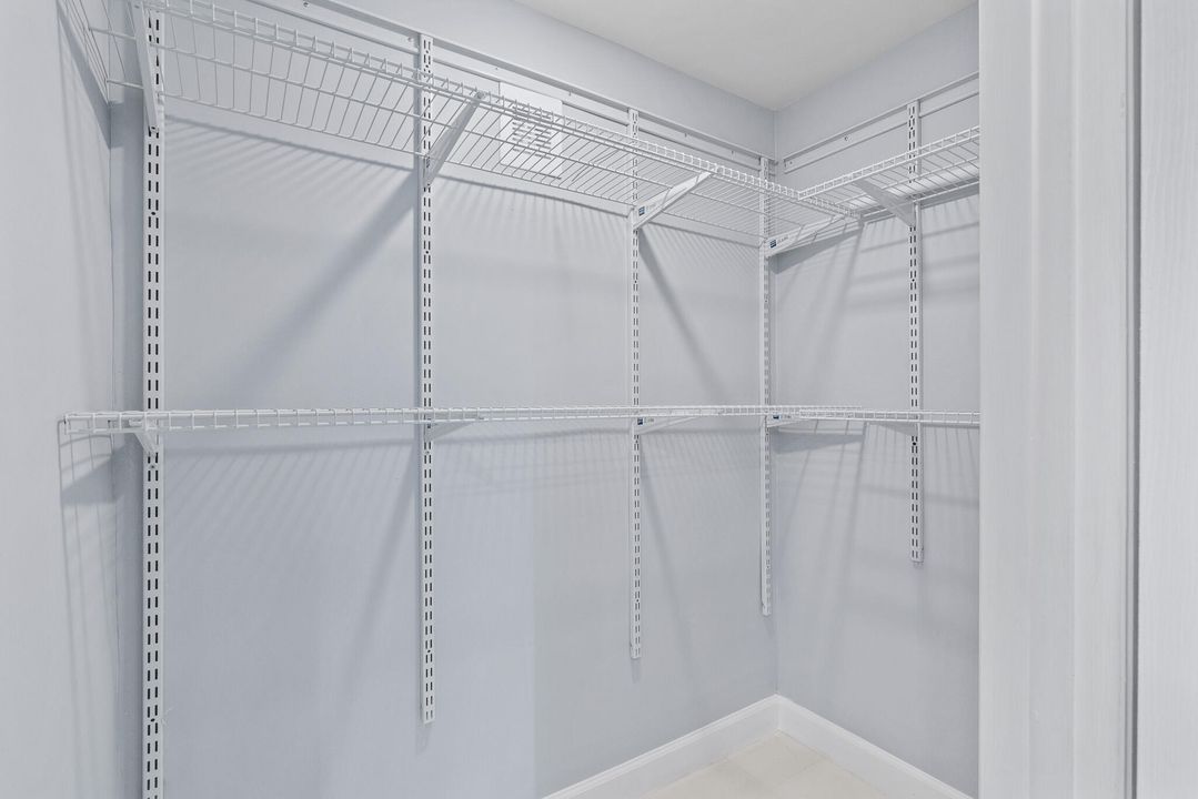 For Sale: $450,000 (1 beds, 1 baths, 1013 Square Feet)