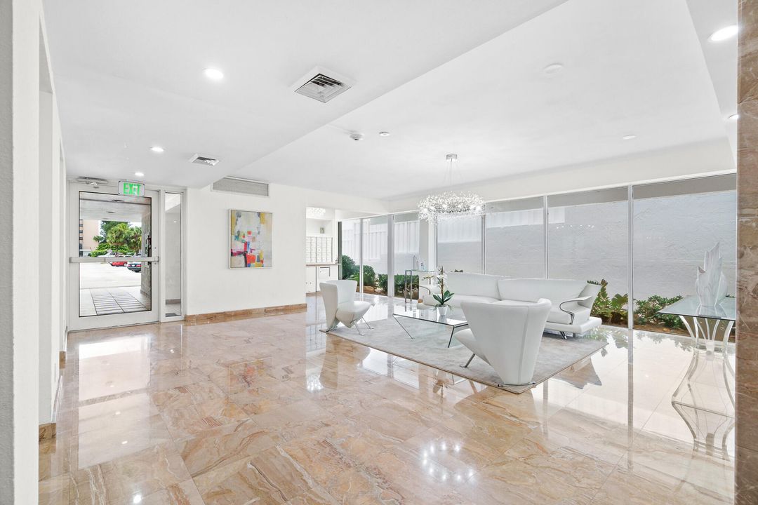 For Sale: $450,000 (1 beds, 1 baths, 1013 Square Feet)