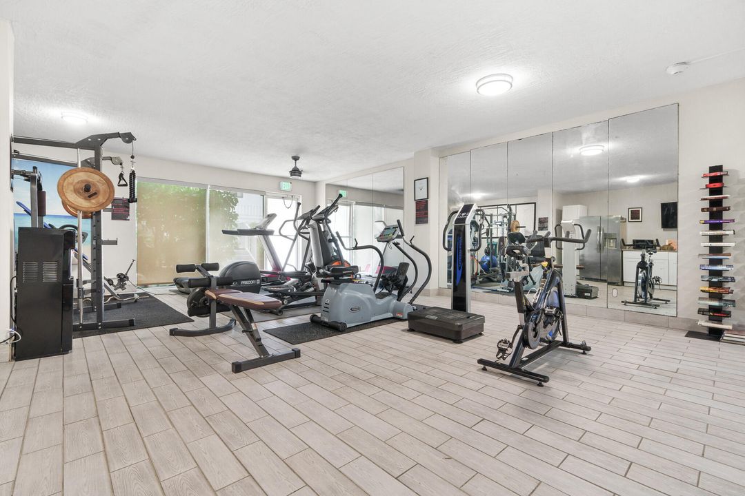 For Sale: $450,000 (1 beds, 1 baths, 1013 Square Feet)