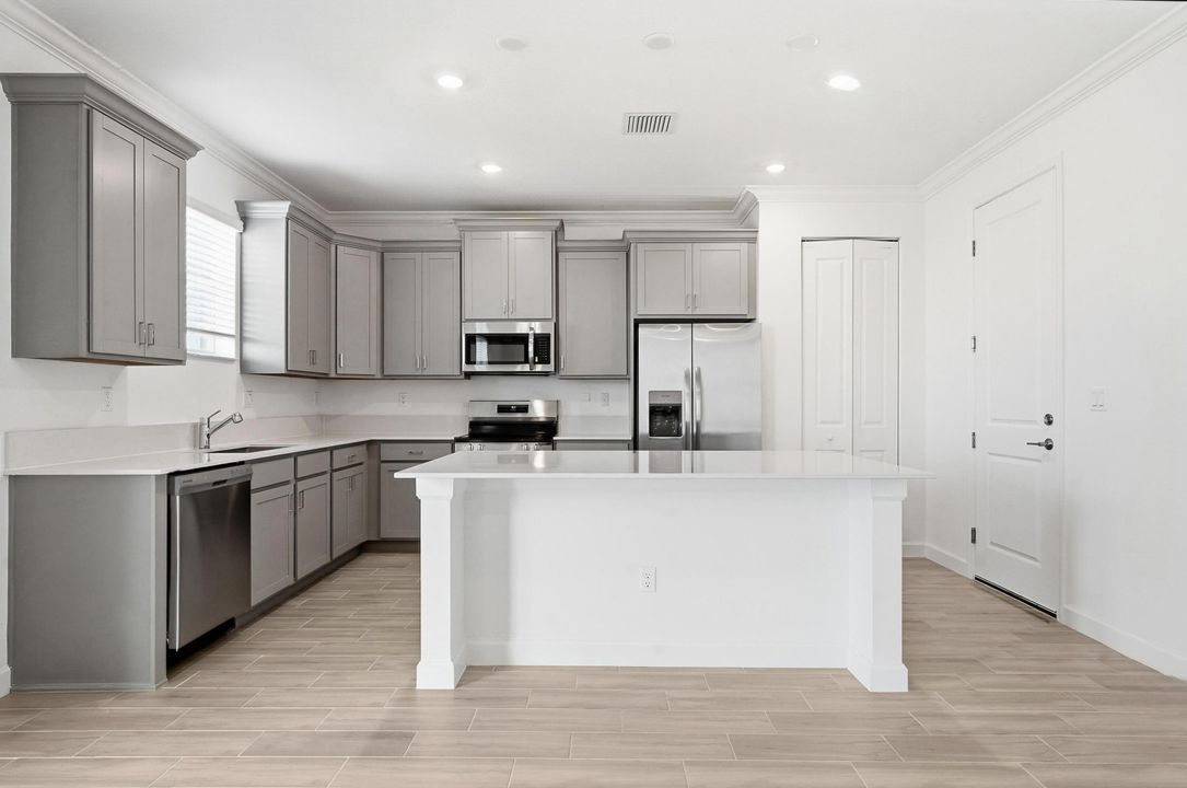 En Renta: $2,600 (4 camas, 2 baños, 2583 Pies cuadrados)