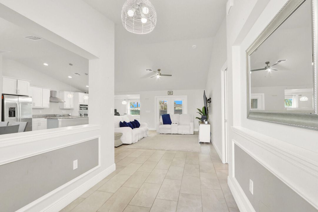 En Venta: $739,900 (4 camas, 3 baños, 2345 Pies cuadrados)