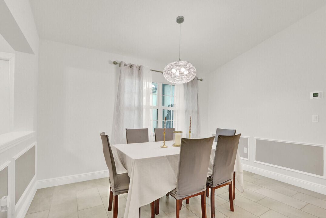 En Venta: $739,900 (4 camas, 3 baños, 2345 Pies cuadrados)