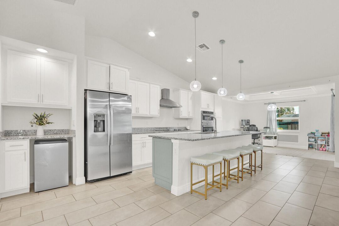 En Venta: $739,900 (4 camas, 3 baños, 2345 Pies cuadrados)