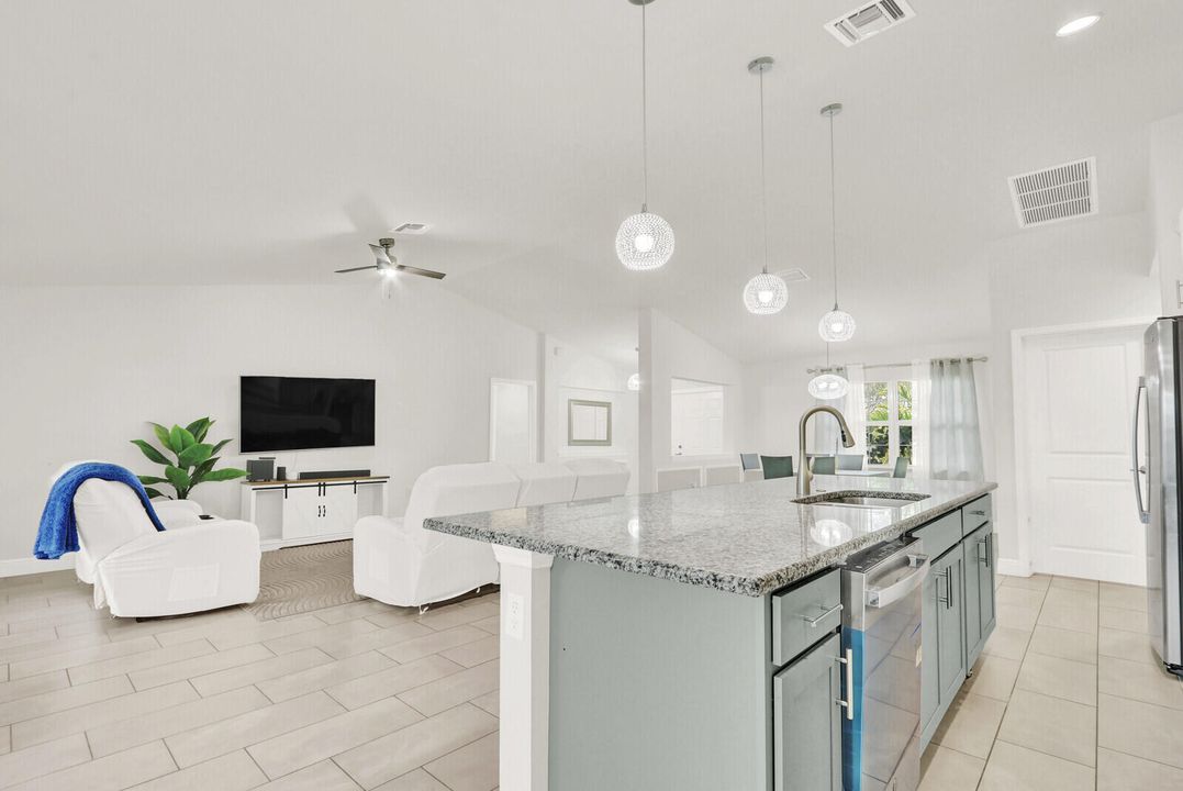 En Venta: $739,900 (4 camas, 3 baños, 2345 Pies cuadrados)