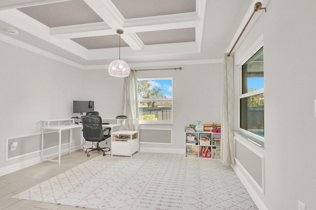 En Venta: $739,900 (4 camas, 3 baños, 2345 Pies cuadrados)