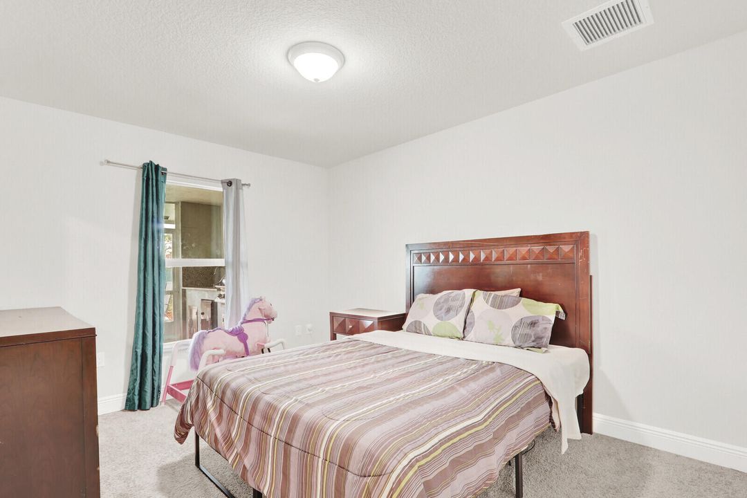 En Venta: $739,900 (4 camas, 3 baños, 2345 Pies cuadrados)