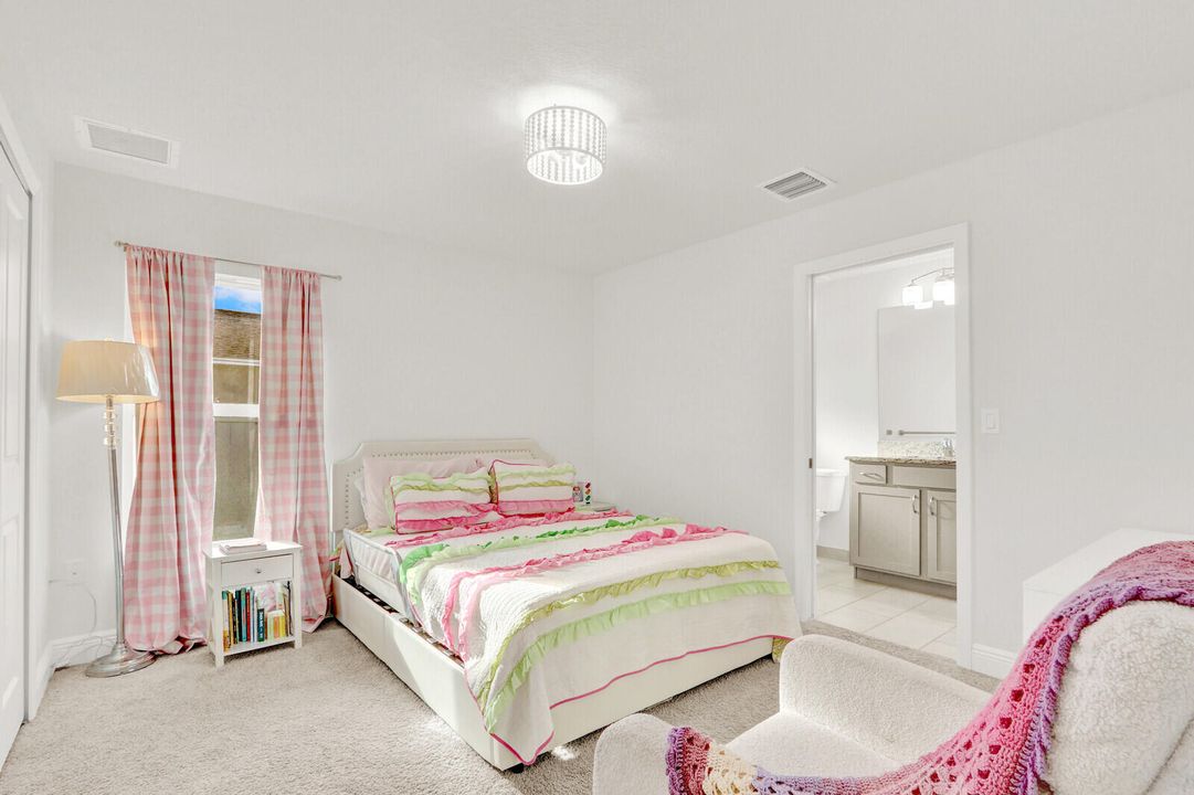 En Venta: $739,900 (4 camas, 3 baños, 2345 Pies cuadrados)