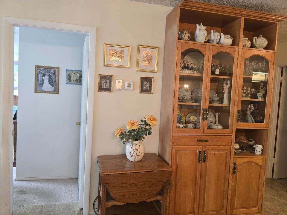 For Sale: $134,900 (2 beds, 2 baths, 1021 Square Feet)