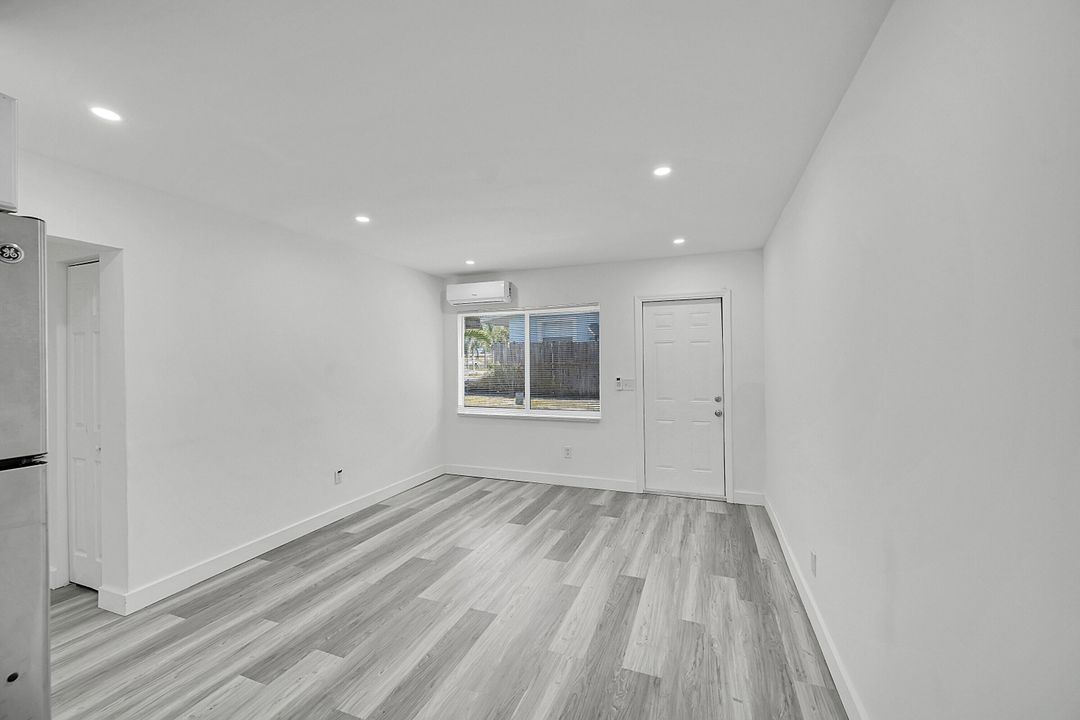 For Rent: $2,000 (3 beds, 1 baths, 1378 Square Feet)