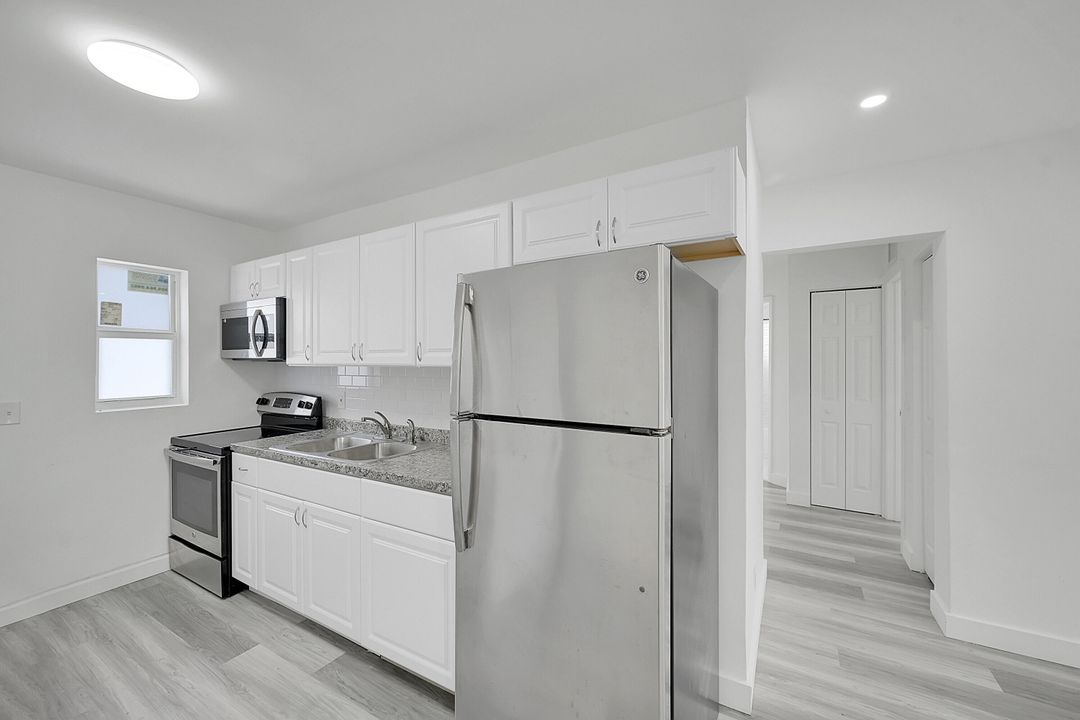 For Rent: $2,000 (3 beds, 1 baths, 1378 Square Feet)