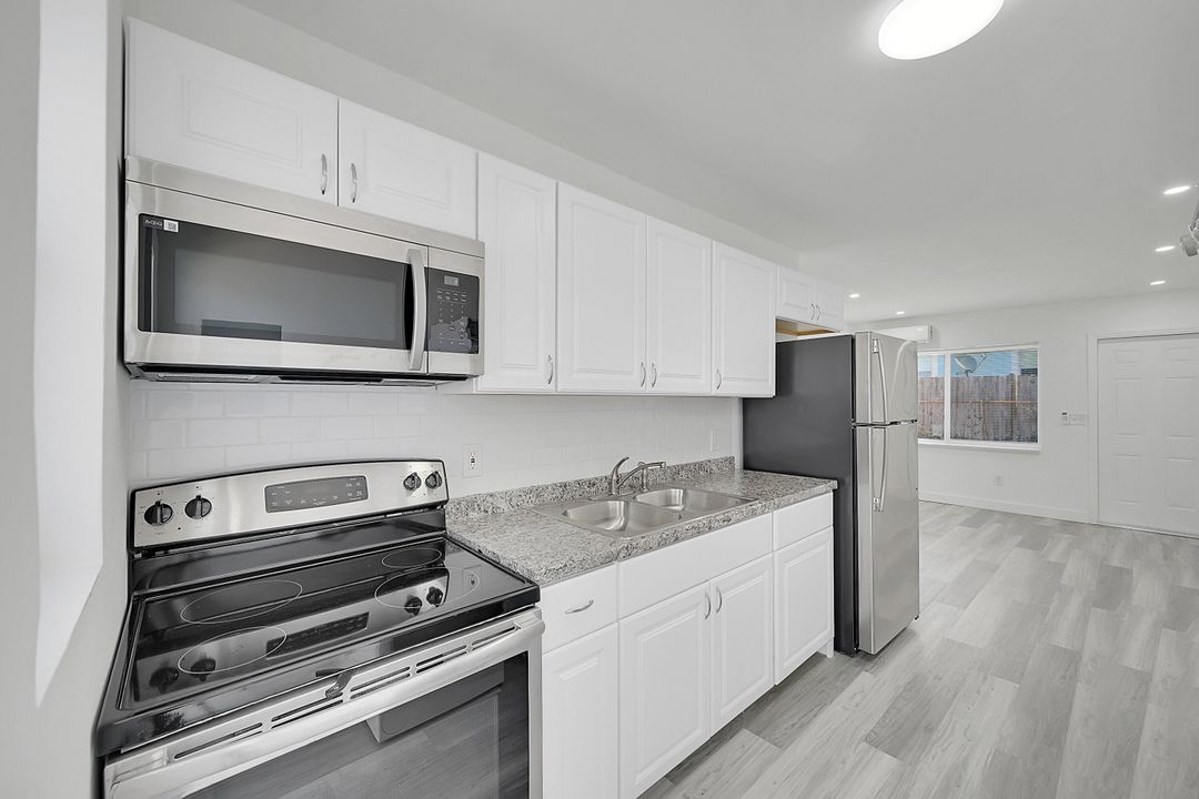 For Rent: $2,000 (3 beds, 1 baths, 1378 Square Feet)