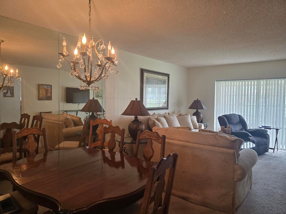 For Sale: $134,900 (2 beds, 2 baths, 1021 Square Feet)