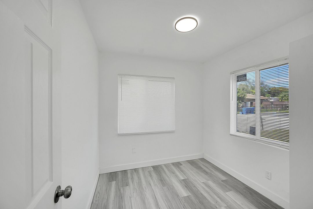 For Rent: $2,000 (3 beds, 1 baths, 1378 Square Feet)