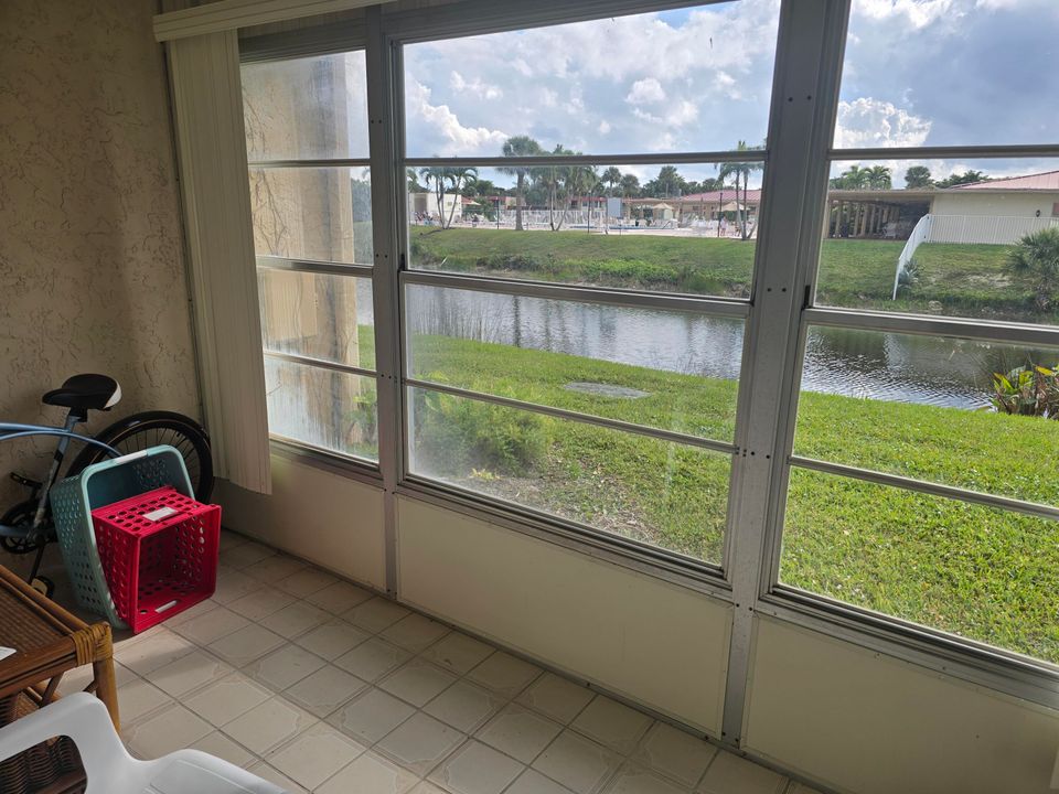 For Sale: $134,900 (2 beds, 2 baths, 1021 Square Feet)