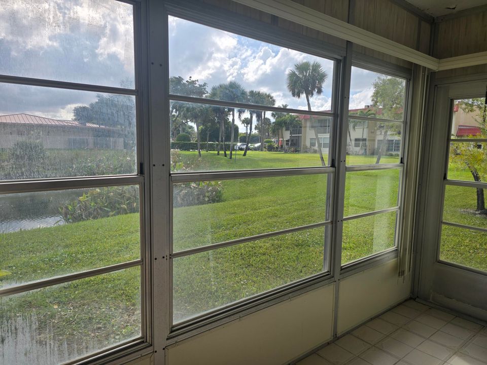 For Sale: $134,900 (2 beds, 2 baths, 1021 Square Feet)