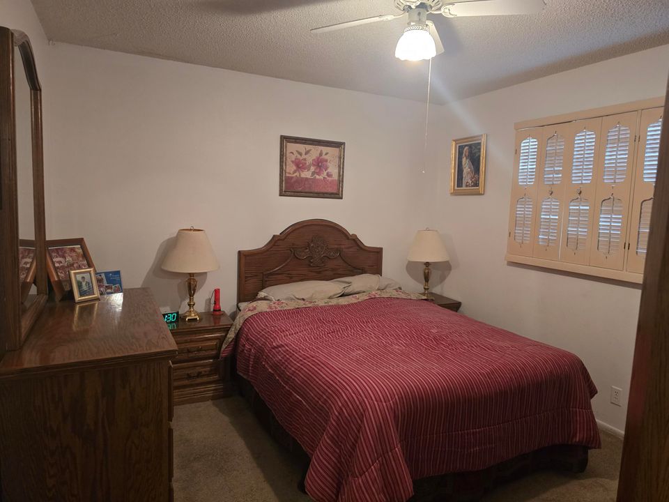 For Sale: $134,900 (2 beds, 2 baths, 1021 Square Feet)
