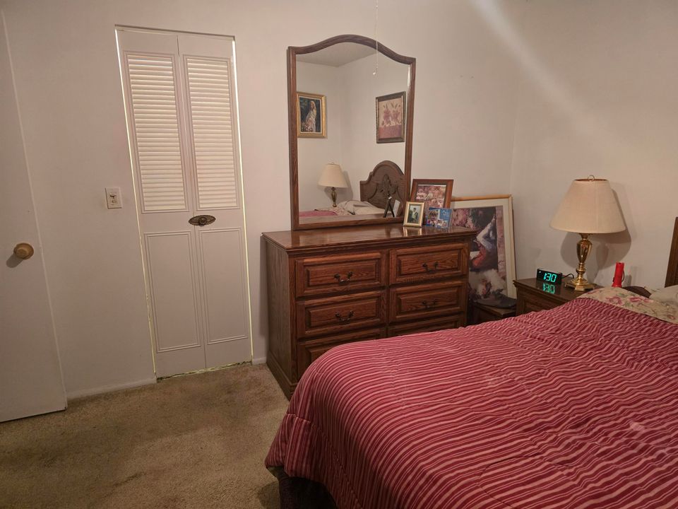 For Sale: $134,900 (2 beds, 2 baths, 1021 Square Feet)