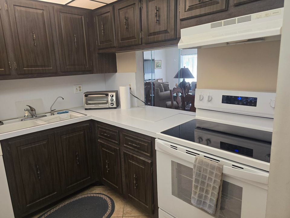 For Sale: $134,900 (2 beds, 2 baths, 1021 Square Feet)