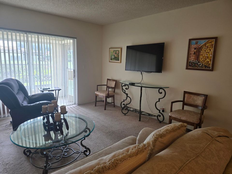 For Sale: $134,900 (2 beds, 2 baths, 1021 Square Feet)