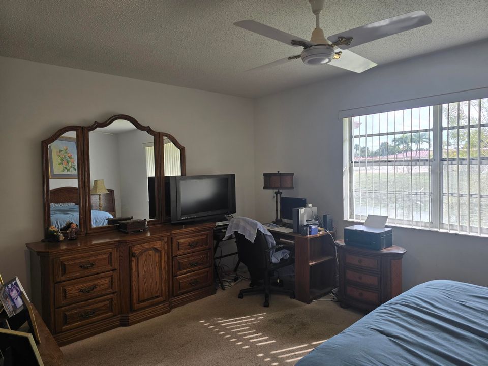 For Sale: $134,900 (2 beds, 2 baths, 1021 Square Feet)