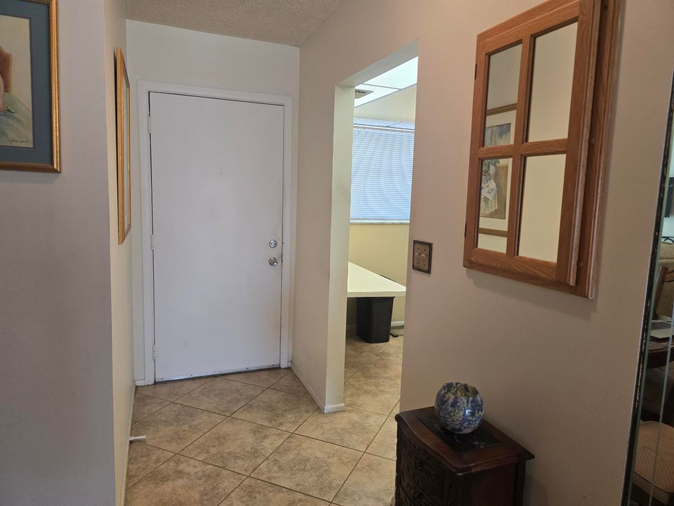 For Sale: $134,900 (2 beds, 2 baths, 1021 Square Feet)