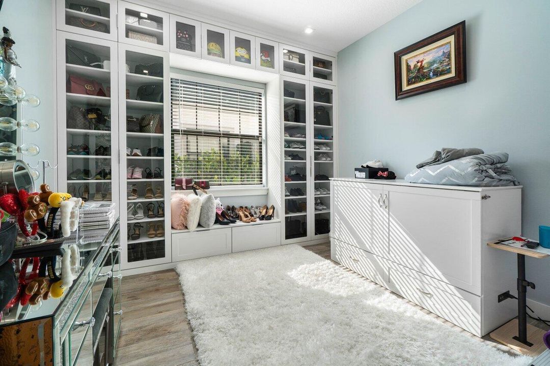 For Sale: $929,000 (3 beds, 3 baths, 1863 Square Feet)