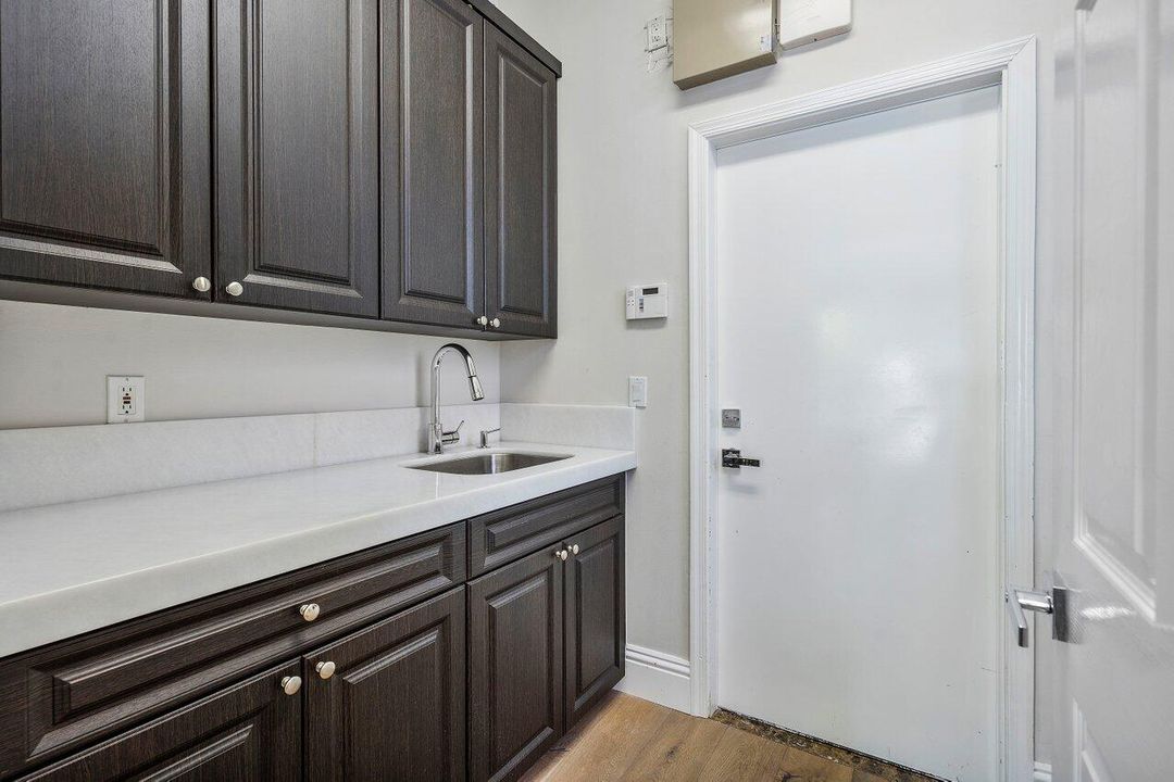 For Rent: $6,000 (4 beds, 2 baths, 2570 Square Feet)